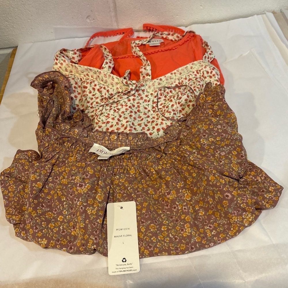Lot of 3 womens summer tops size L, PL cropped sleeveless floral solid prints